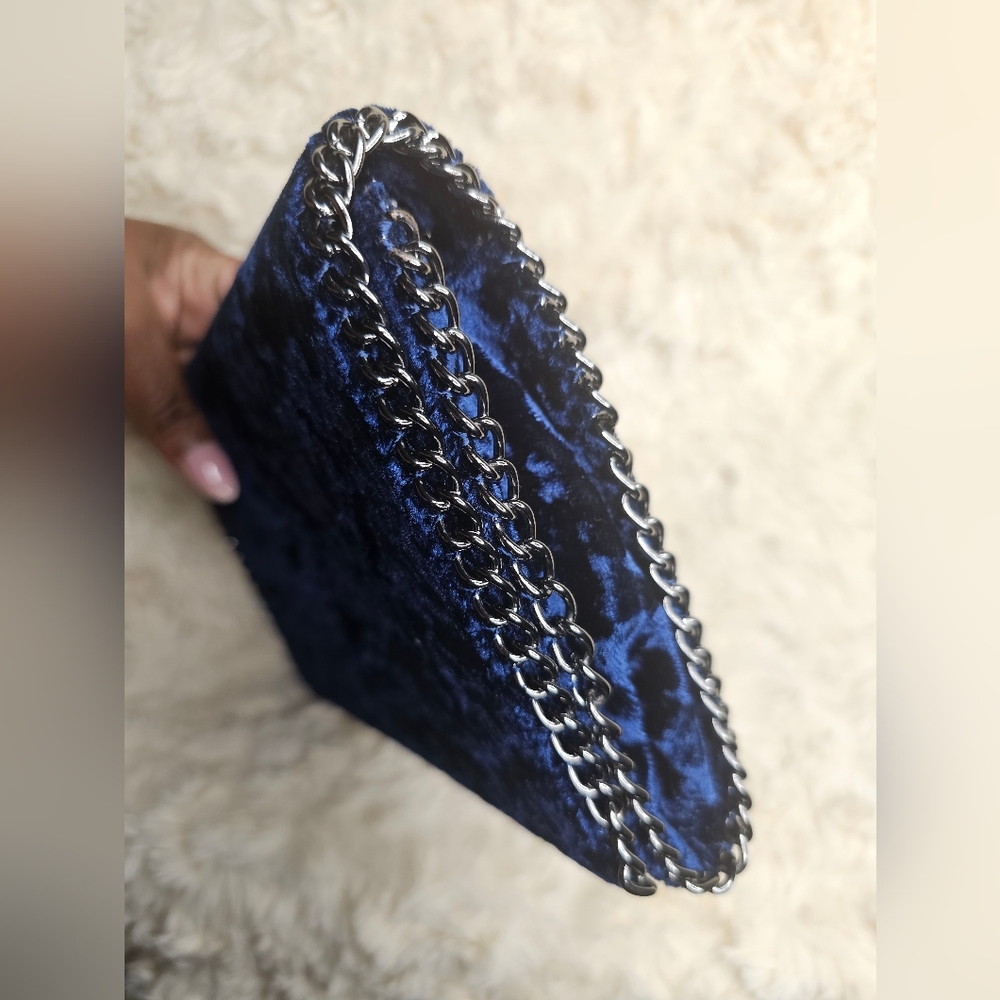 NWOT Blue Velvet Chealsea 28 Clutch - Picture 4 of 12